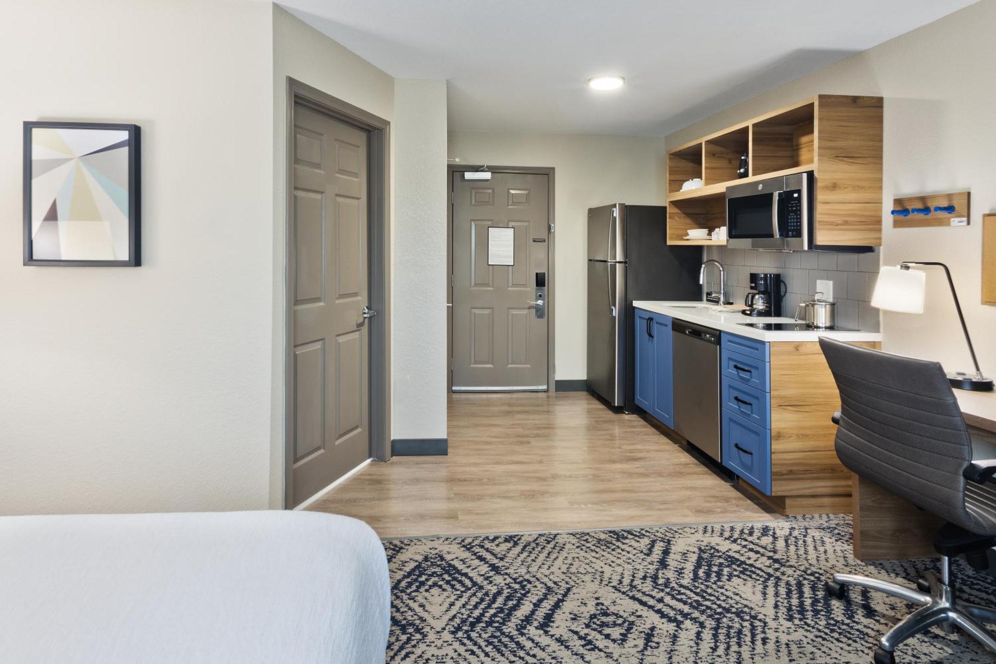 Candlewood Suites Eastchase Park By Ihg Montgomery Exterior photo