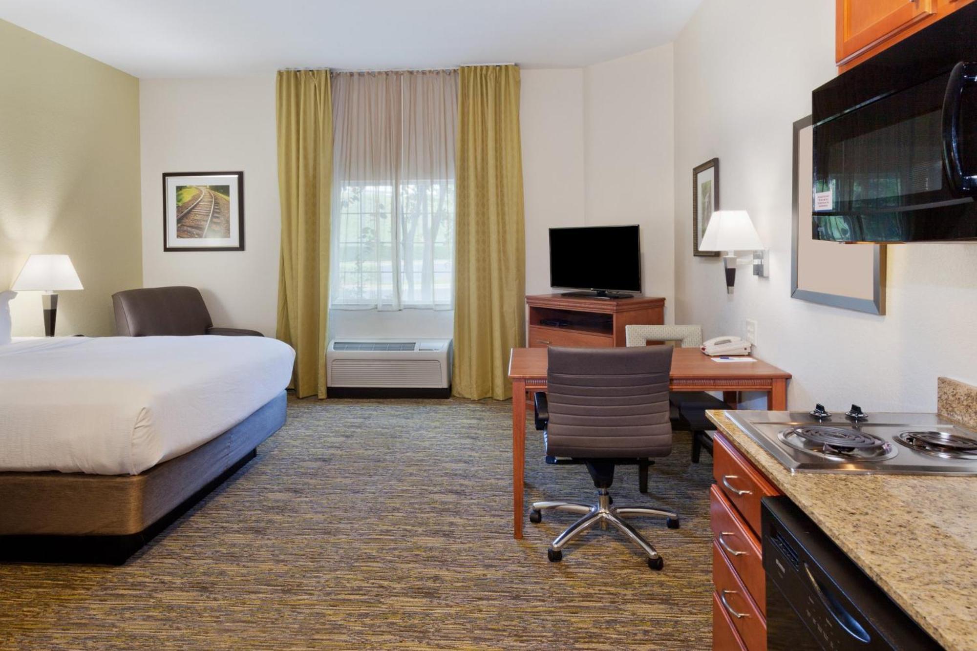 Candlewood Suites Eastchase Park By Ihg Montgomery Exterior photo